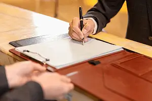 斯里兰卡的人到奥地利旅游少花冤枉钱指南